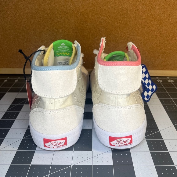 Vans
Sesame Street
The Lizzie
Brand new - Picture 4 of 11